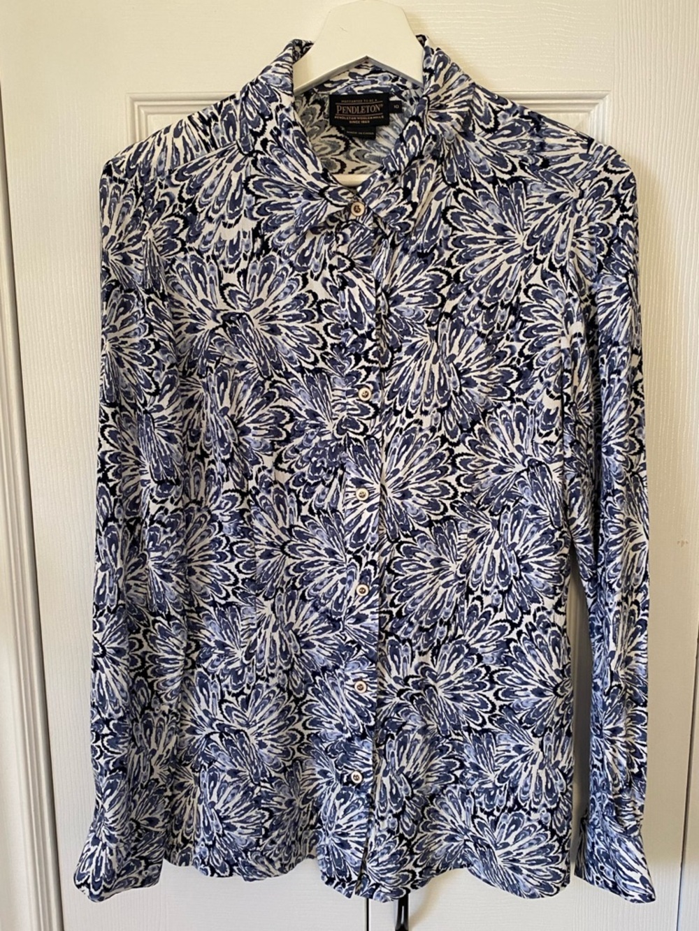 Pendleton Navy and White Floral Burst Button-Down  Blouse  100% rayon size 10